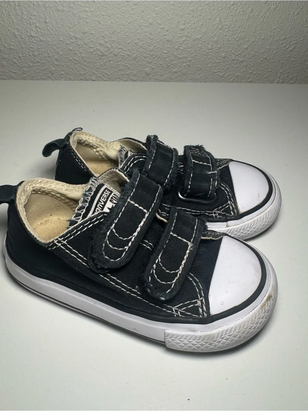Kids Black Canvas Converse Velcro Sneakers Size 5c